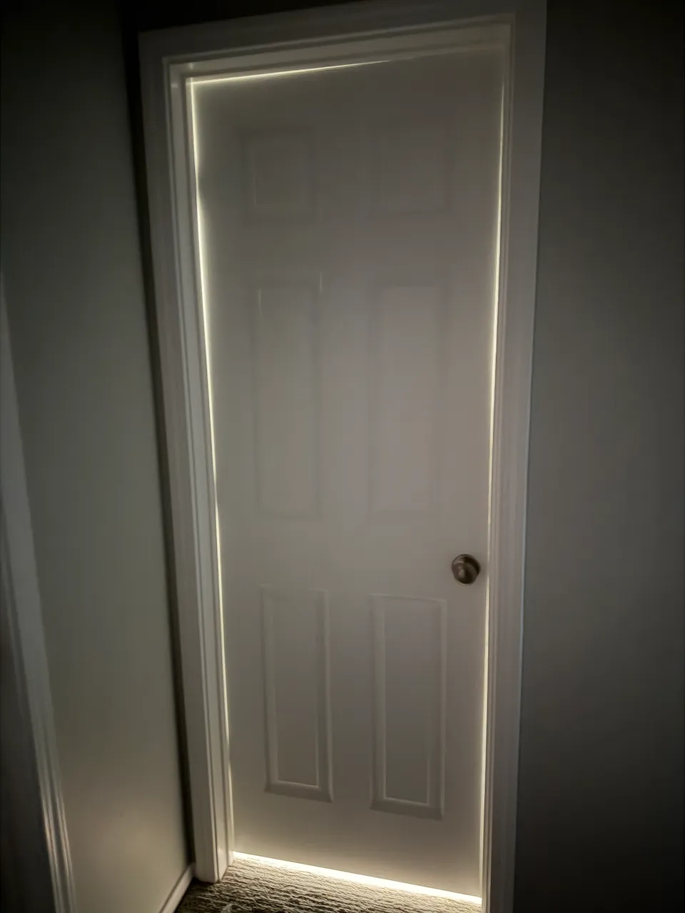Light bleeding through door frame gaps on a closed interior door